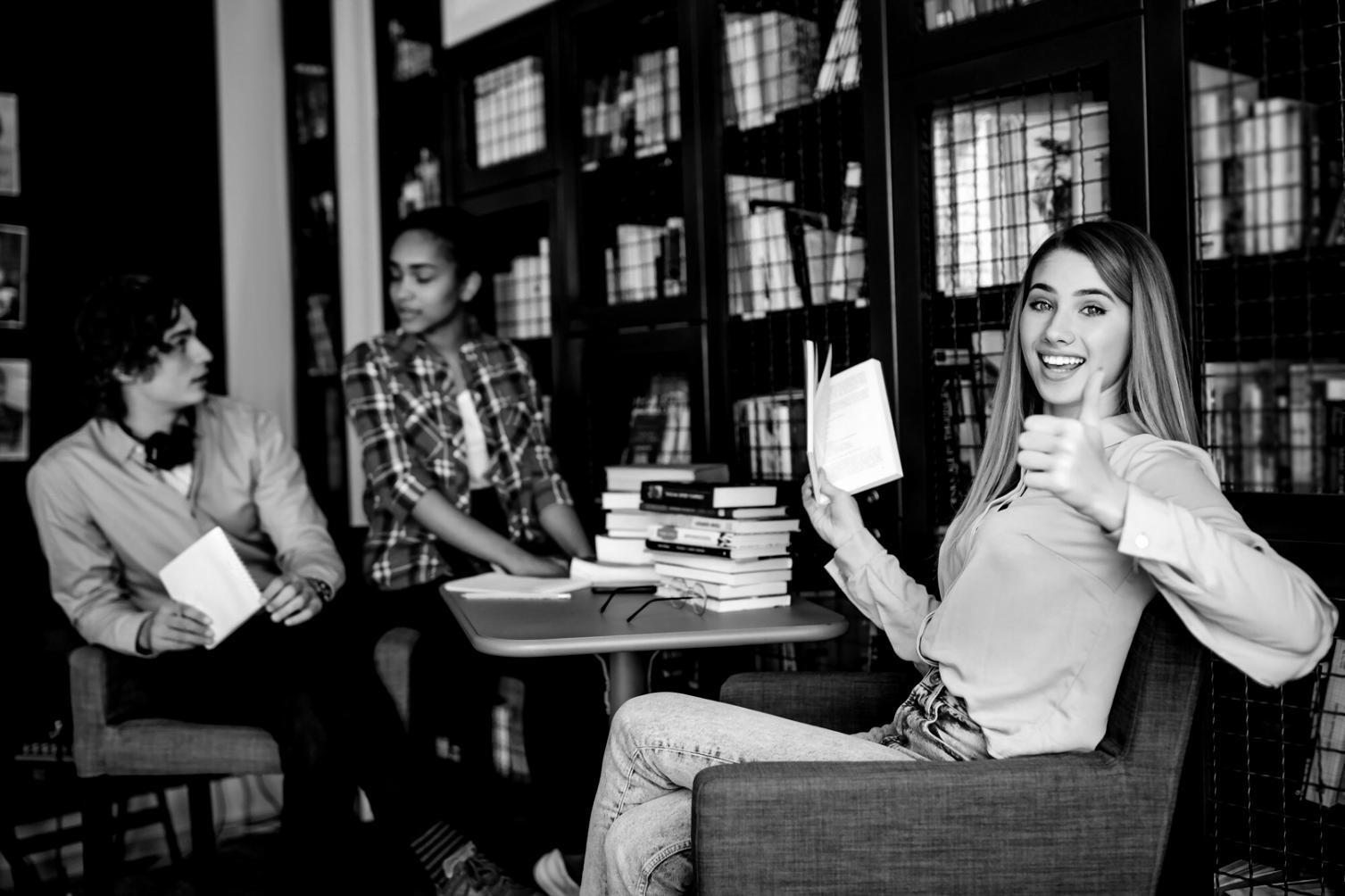 Participant souriant après avoir appris à gérer son budget personnel